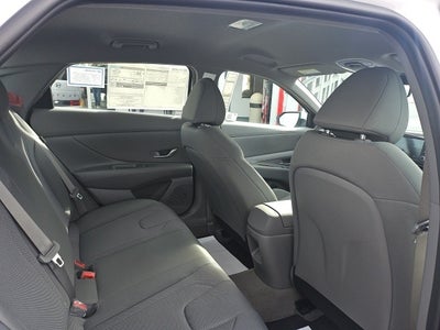 2024 Hyundai ELANTRA SE