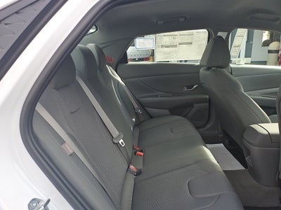 2024 Hyundai ELANTRA SE