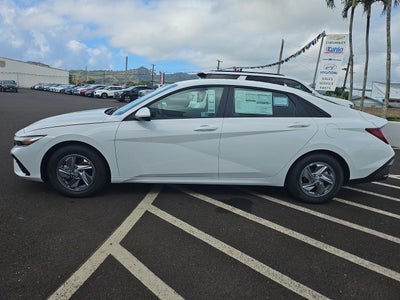 2024 Hyundai ELANTRA SE